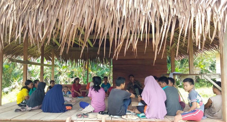 Mentawai students learning cultural education at their Mentawai learning hub