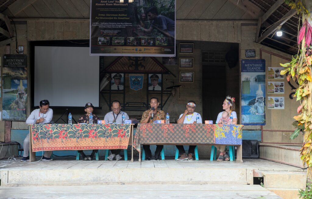 Panel discussion with Josep Sagari (Moderator), Sujono, S.Pd (Coordinator of Mentawai Education & Cultural Department), Anton (Director of Siberut National Park), Hijon, S.Pd (Southern Siberut Camat, Fransiskus Yan (Suku Mentawai Chairman) and Samantha Lee (Co-Editor and IEF representative).