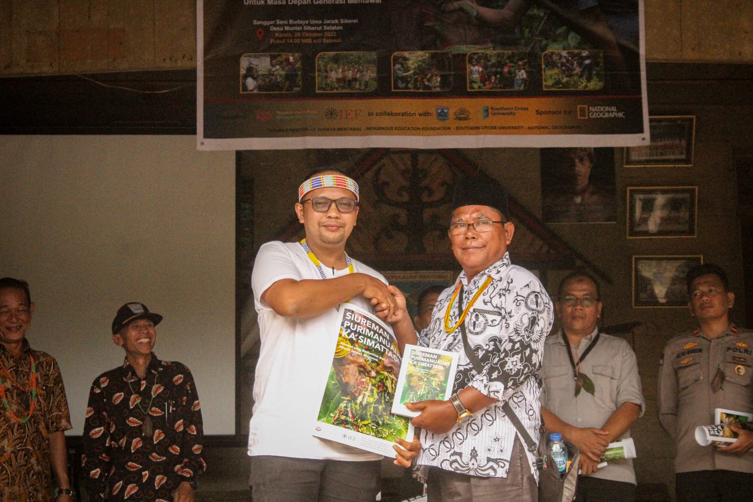 Launch of an invaluable Mentawai Plant Field Guide, ‘Siureman Purimanuaijat Ka Simattaoi’