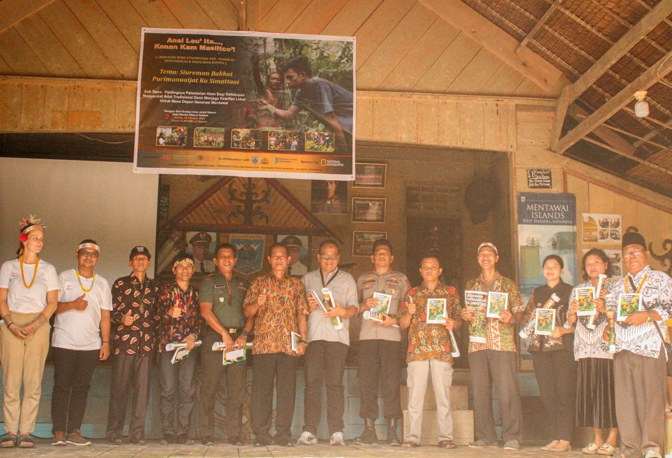Launch of an invaluable Mentawai Plant Field Guide, ‘Siureman Purimanuaijat Ka Simattaoi’