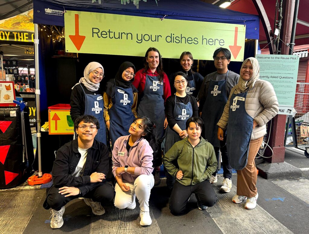 IEF/LUnA Volunteers at Queen Vic Market Reusables Program